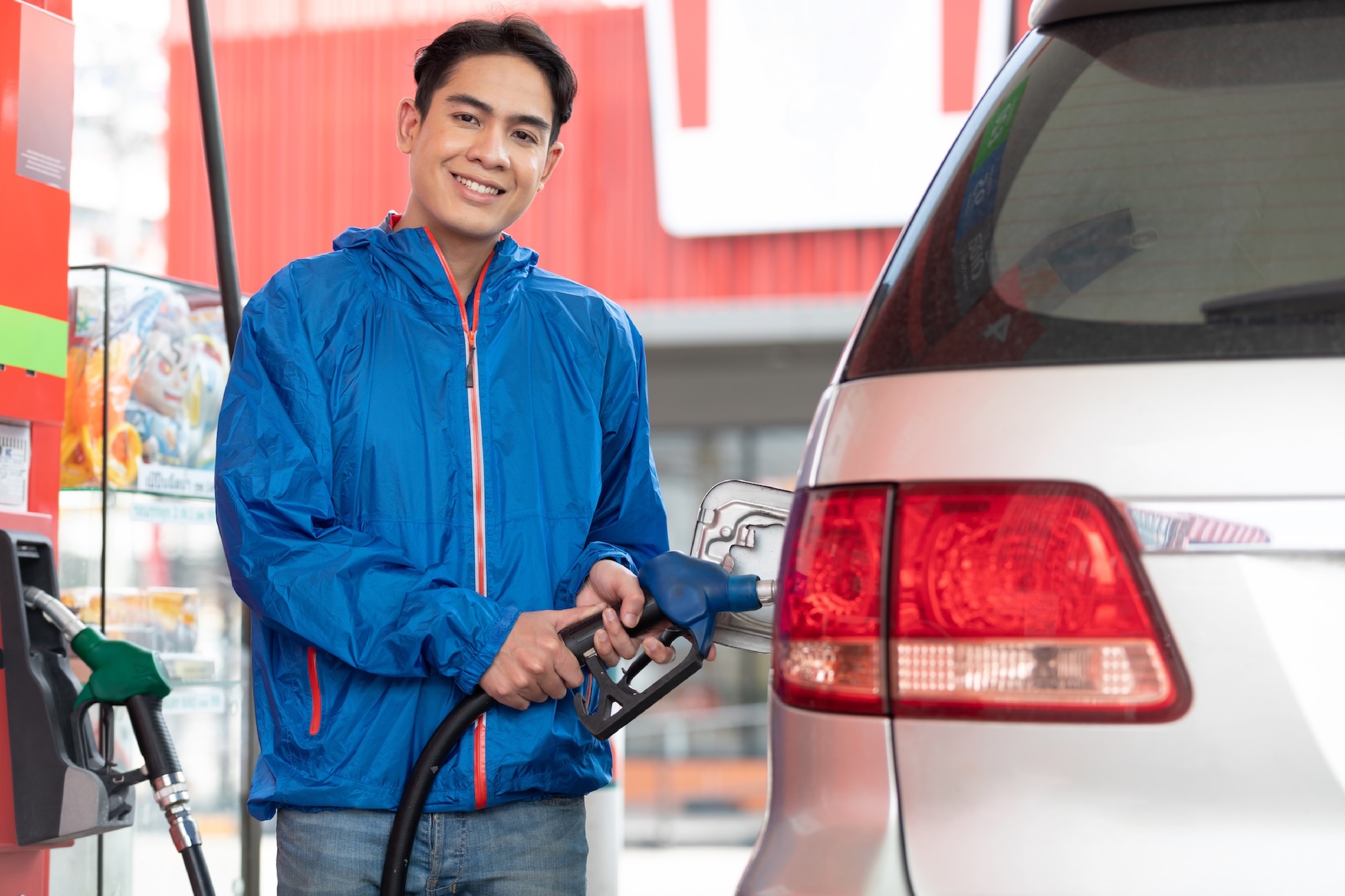 Credit-cards-for-men-credit-cards-for-fuel-&-gas-refill.jpg